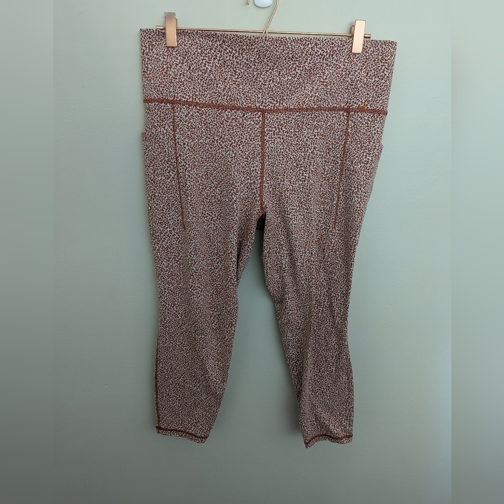 Athleta Salutation Stash Pocket II Textured 7/8 Leggings Size XL Orange